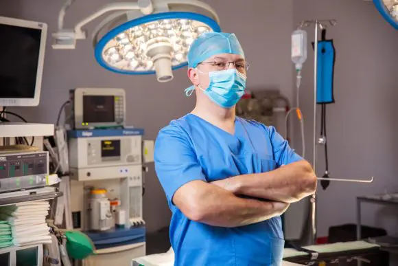 Dr. Marius Negru: „Cel mai mare vis al meu este să operez împreună cu fiul meu într-un spital Ortokinetic”