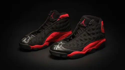 Adidașii lui Michael Jordan s-au vândut cu 2,2 milioane de dolari