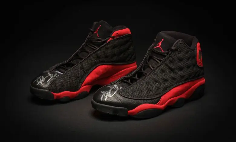 Adidașii lui Michael Jordan s-au vândut cu 2,2 milioane de dolari