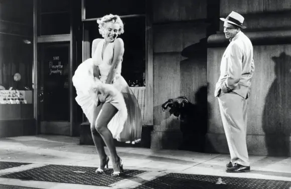 Cea mai scumpă rochie vândută vreodată la licitație a fost purtată de Marilyn Monroe în filmul „The Seven Year Itch”