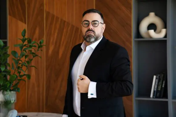 Dr. Iancu Morad, medic chirurg estetician: „O intervenție estetică reușită presupune un rezultat armonios și natural. Nu este bine să fim obsedați de perfecțiune”
