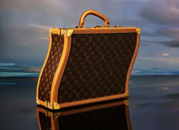 Louis Vuitton lansează „Treasure Trunks”,  o colecție NFT în ediție limitată