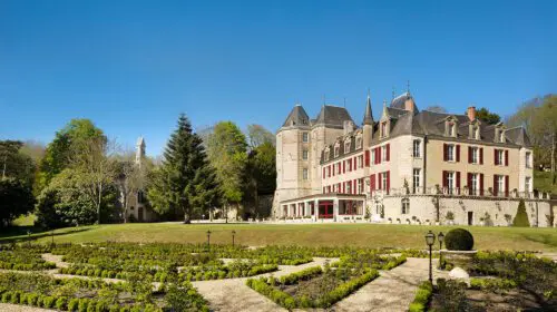 Un faimos castel francez cu istorie de secole, la vânzare pentru 15 milioane de euro