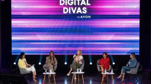 Fii parte a fenomenului Digital Divas