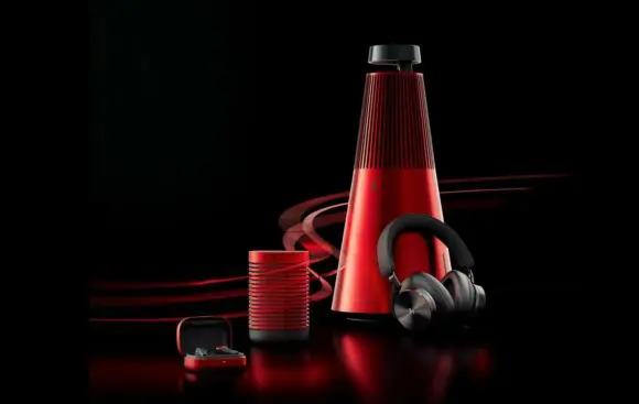 Bang & Olufsen lansează o nouă colecție de căști și boxe alături de Ferrari