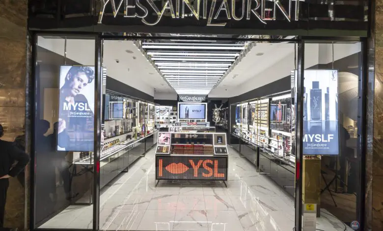 Anti-îmbătrânire sublimă în noua eră a frumuseții pielii, cu Or Rouge – noua colecție premium de la YSL Beauté