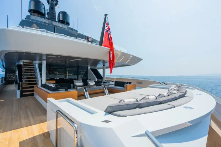 yacht