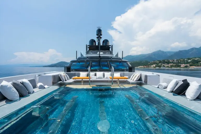 yacht