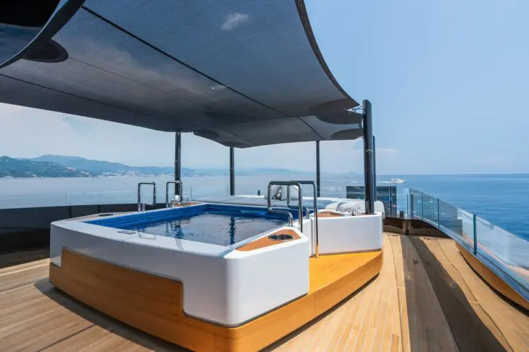 yacht