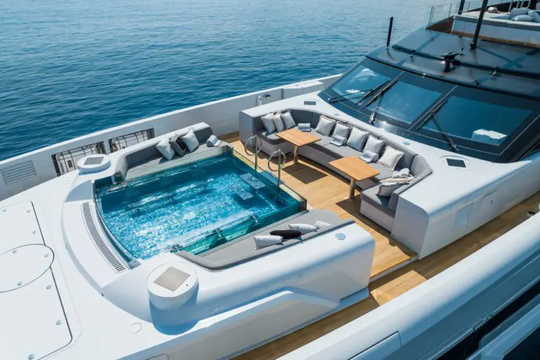 yacht