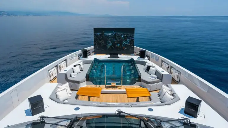 yacht