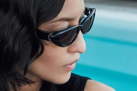 COS X LINDA FARROW, o colecție capsulă ce are ca inspirație nostalgia