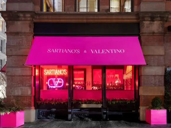 Valentino dezvăluie o cafenea pop-up exclusivistă în timpul NYFW