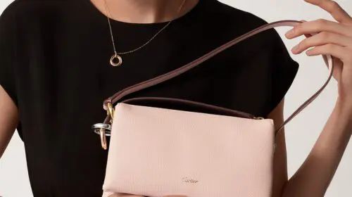 Cartier sărbătorește centenarul colecției Trinity cu o nouă linie de genți