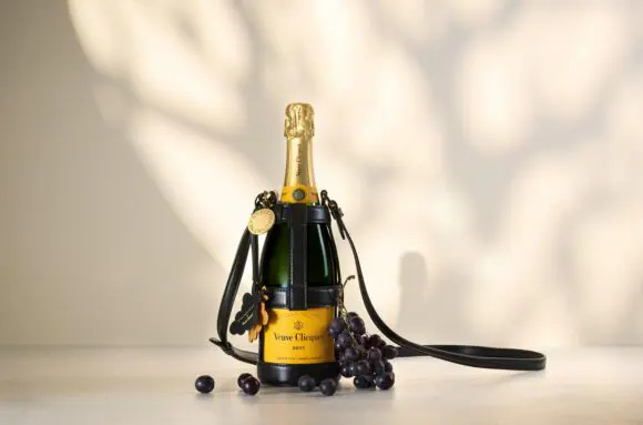 Veuve Clicquot și Stella McCartney au creat accesoriul perfect pentru șampanie