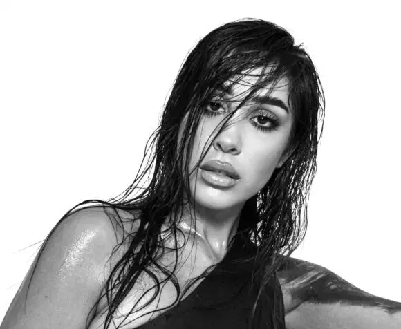 Ștefania: „Prin muzica mea îmi doresc să ofer oamenilor o stare de bine, o emoție”