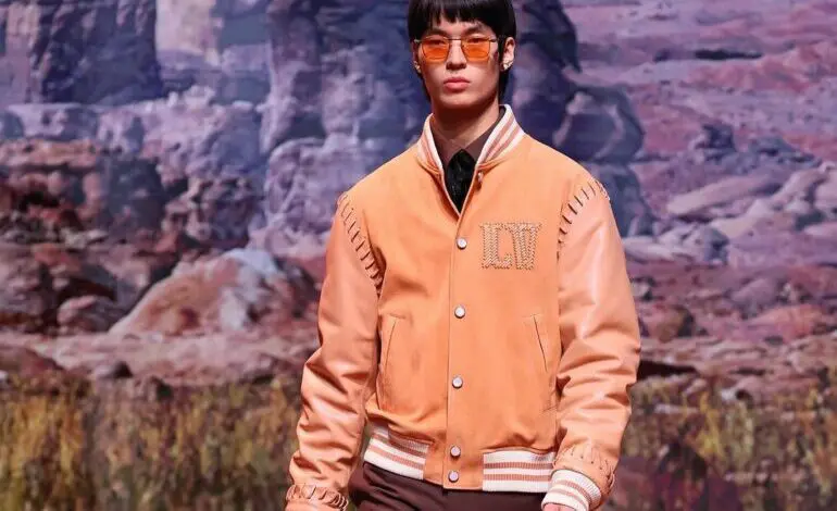 Louis Vuitton a dezvăluit jacheta Varsity de tip NFT