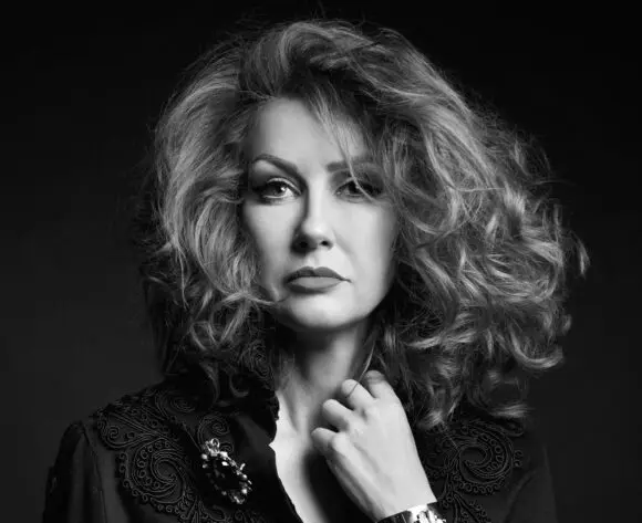 Gențiana Nicolae: „Versatilitatea femeii este un dar care îi permite să treacă cu grație prin multiplele roluri pe care le adoptă în viață”