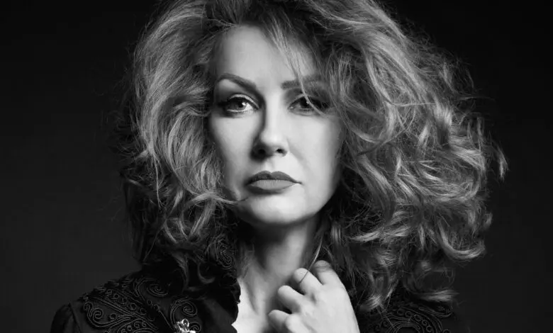 Gențiana Nicolae: „Versatilitatea femeii este un dar care îi permite să treacă cu grație prin multiplele roluri pe care le adoptă în viață”
