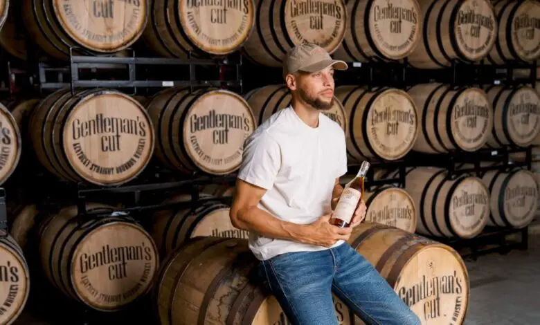 Steph Curry lansează Player Exclusive – un bourbon în ediție limitată