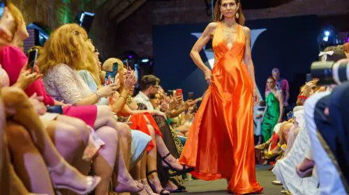 Ultra-feminitate într-o vară toridă: SOIREES DE LA MODE, Ediția 35 – in memoriam ROBERTO CAVALLI