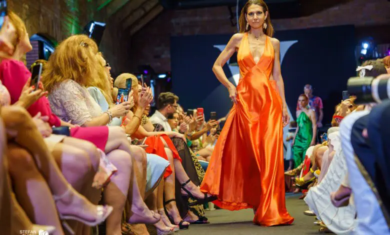 Ultra-feminitate într-o vară toridă: SOIREES DE LA MODE, Ediția 35 – in memoriam ROBERTO CAVALLI