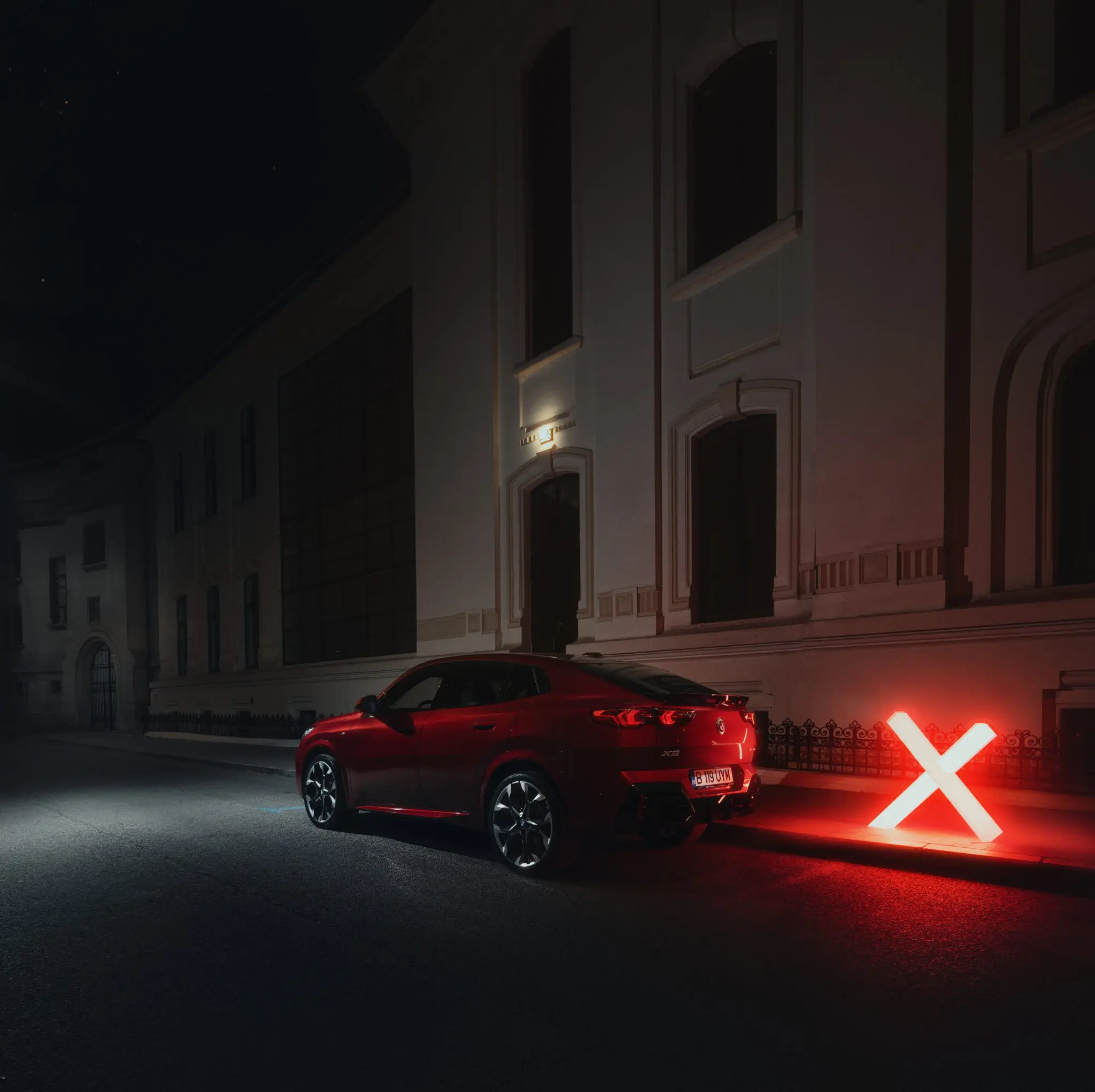 Două modele noi - BMW X2 și MINI Countryman - alături de povești interbelice și street-art