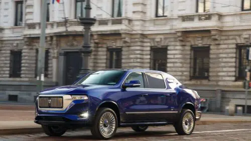 Sedanul de lux all-terrain Aznom Palladium oferă 700 de cai-putere aventurierilor