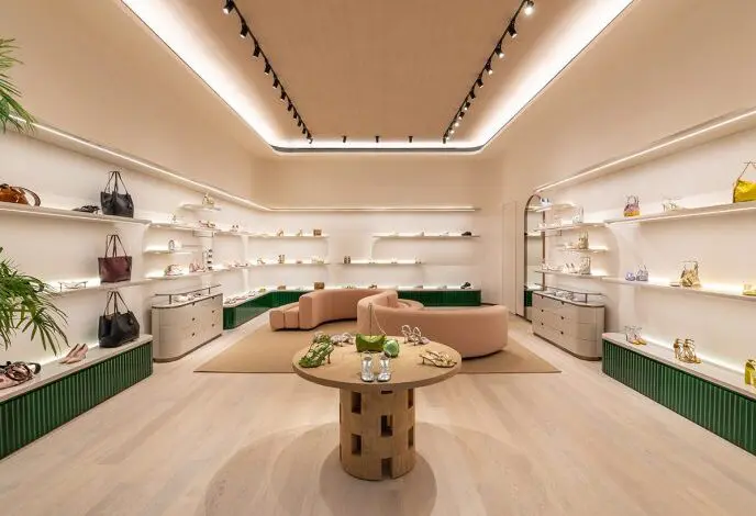 Jimmy Choo deschide cel de-al treilea magazin în Miami