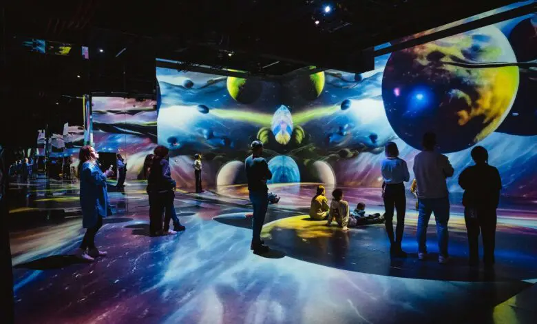 Unde ieșim în București: L’heure bleue – o experienţă imersivă la Muzeul MINA