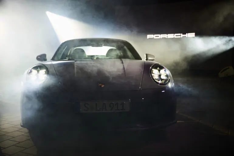 Porsche sărbătorește legendarul drum Transfăgărășan la cea de-a 50-a aniversare și oferă un Sneak Preview al celui mai nou 911 al său - Carrera 4 GTS