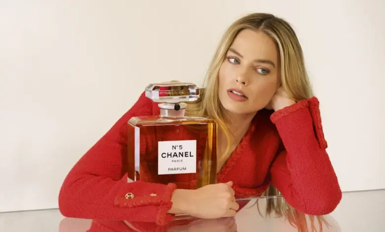 Margot Robbie este noua imagine a Chanel N°5