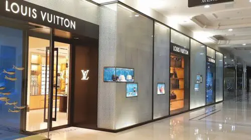 Piața de lux din România este dominată de magazine multi-brand și francize