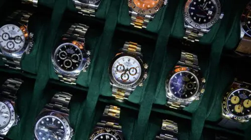 Modernism versus clasicism în industria orologeră