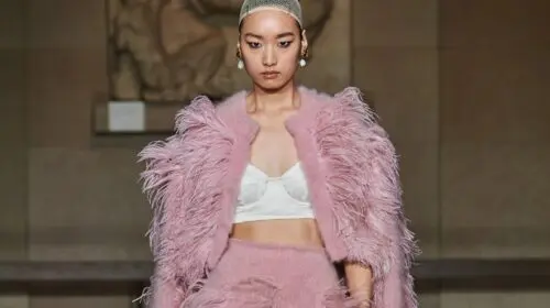 Trend Report: Cardiganuri chic, talii accentuate și pene