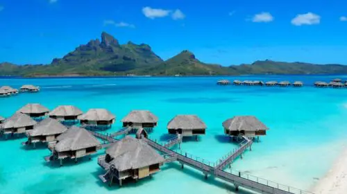 Răsfăț în paradisul irezistibil al bungalourilor supraacvatice