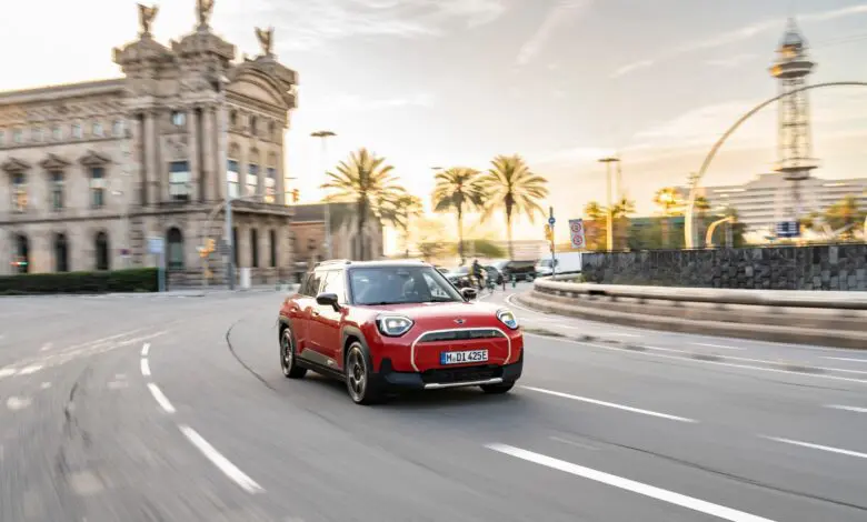 MINI prezintă două premiere mondiale la Mondial de l’Automobile 2024 de la Paris