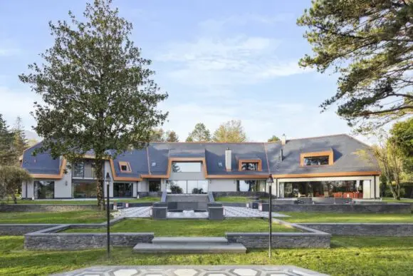 Domeniu elvețian cu priveliște unică asupra Alpilor, în apropiere de Geneva