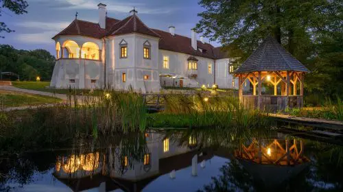 Candleglow Castle continuă seria comncertelor
