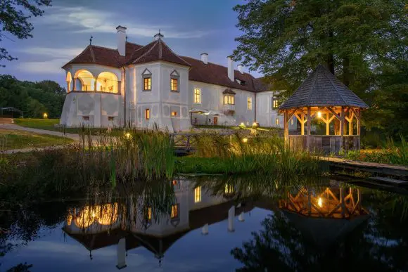 Candleglow Castle continuă seria comncertelor