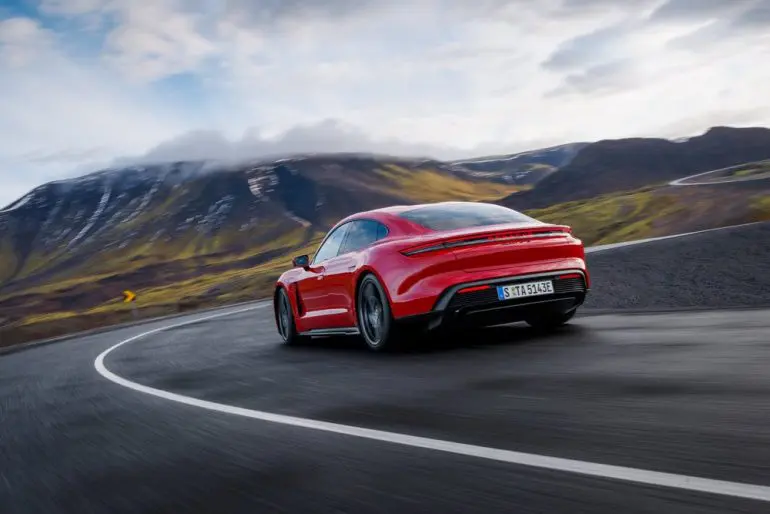 Porsche completează a doua generație Taycan