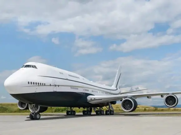 Mai mult decât un avion: Boeing 747-8I