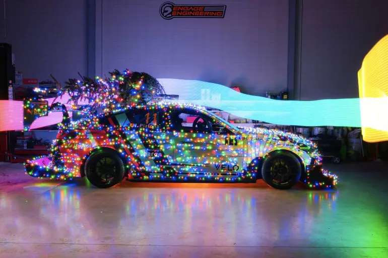 BMW i4 Racing „Elsa” în teste cu Moș Crăciun