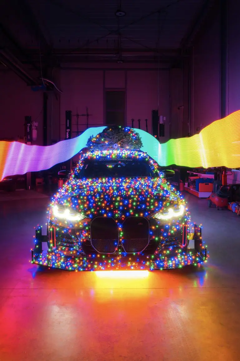 BMW i4 Racing „Elsa” în teste cu Moș Crăciun