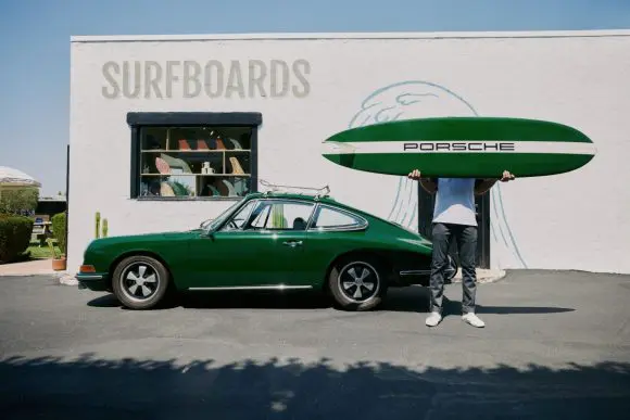 Porsche abordează stilul cool californian cu plăci de surf în ediție limitată