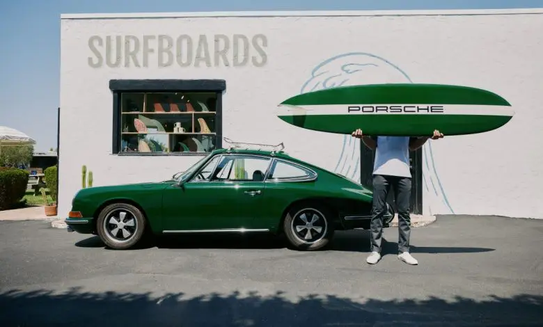 Porsche abordează stilul cool californian cu plăci de surf în ediție limitată
