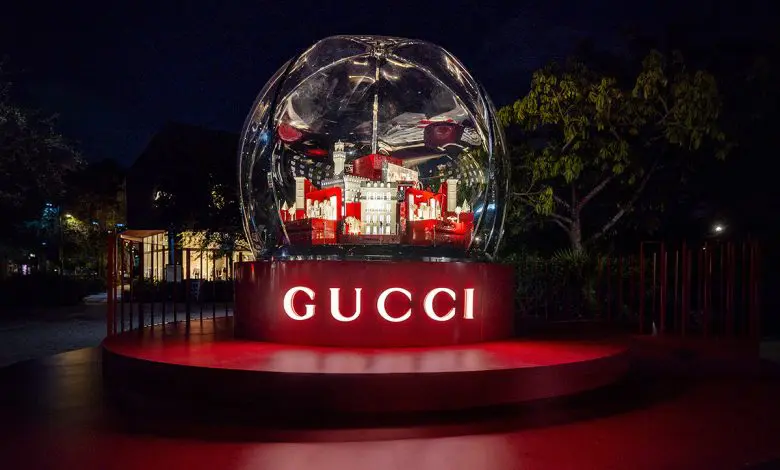 Gucci aduce strălucirea sărbătorilor în Miami cu o instalație imersivă