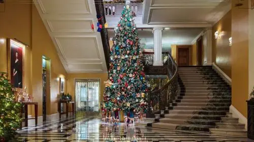 Paul Smith dezvăluie bradul de Crăciun de la Claridge