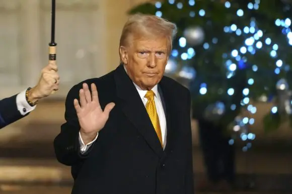 Donald Trump lansează o nouă colecție de parfumuri