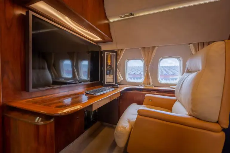 Private jet-ul lui Pablo Escobar este disponibil pe Airbnb la Bristol